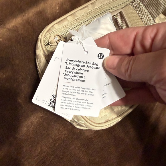 NWT Lululemon tan color belt Bag - Picture 11 of 15